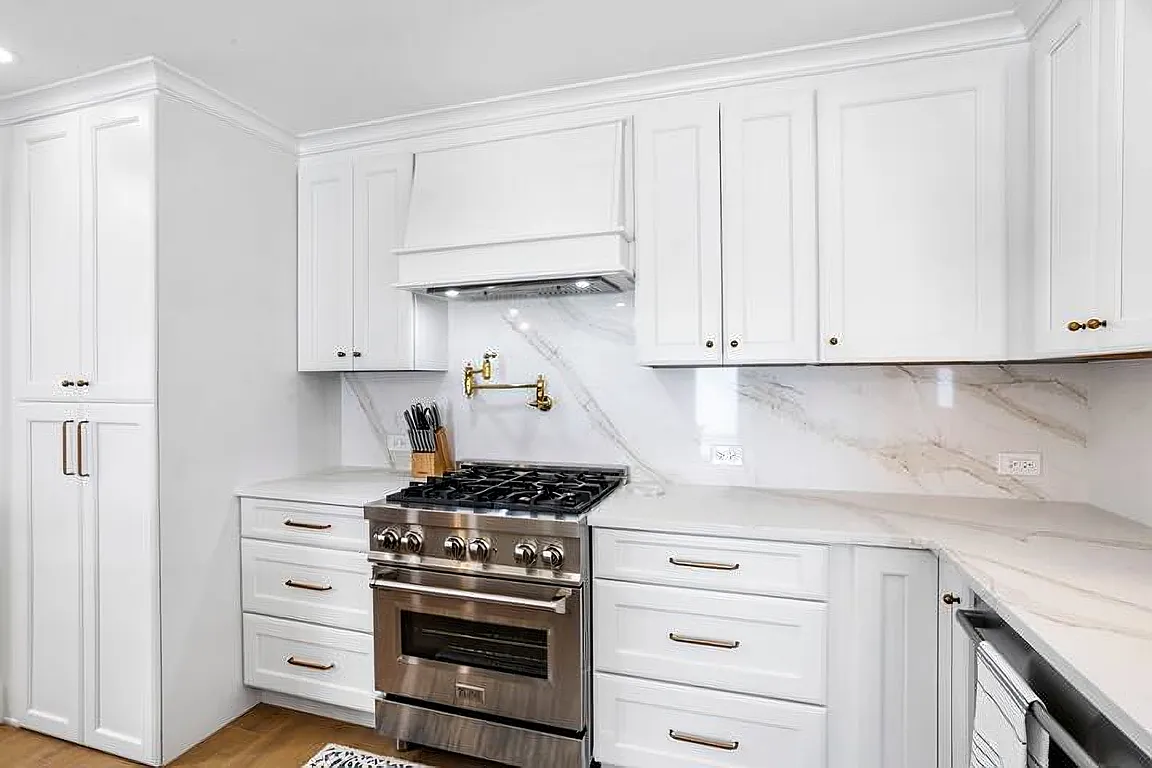 3 bed, 6800 sqft, $9,000 — Photo 3