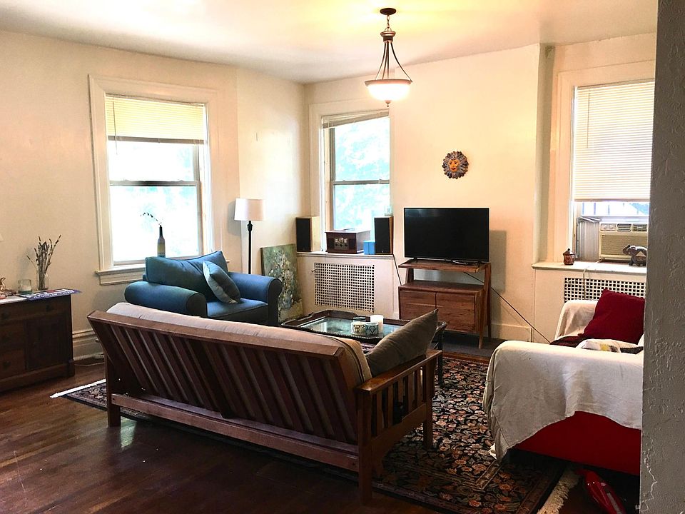 Large Living Room with Four Windows and Lots of Sunlight!