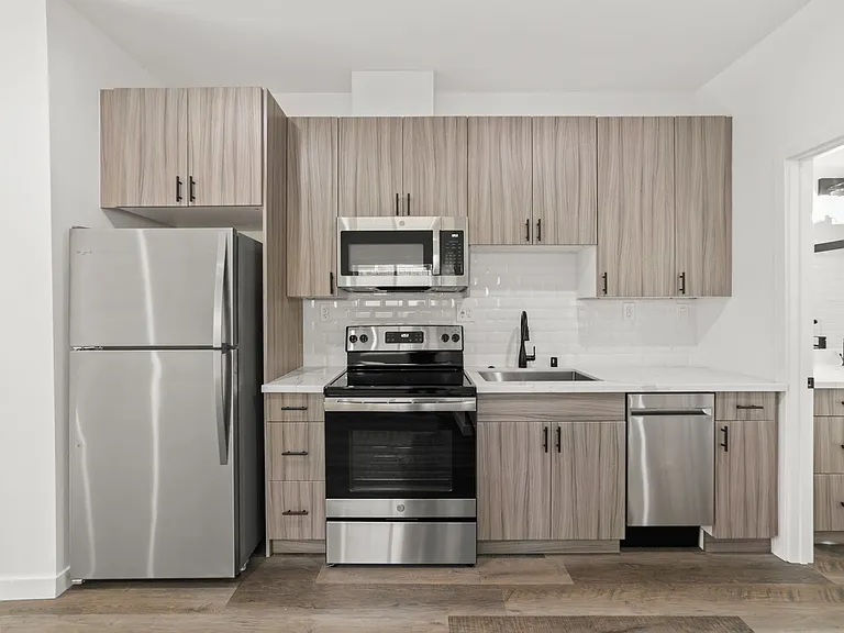 Gorgeous huge units in premier location! ASK ABOUT OUR MOVE-IN SPECIALS!! — Photo 27