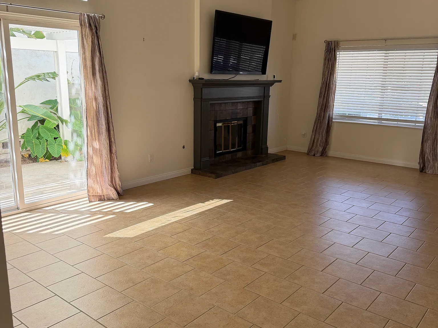 4 bed, 1718 sqft, $4,500 — Photo 3