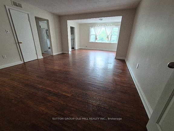 4th image of 2355 Lakeshore Rd W #2