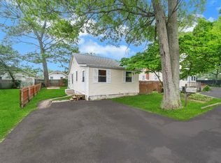 22 Forestview Dr, Ronkonkoma, NY 11779