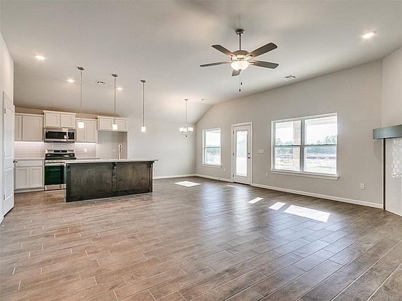 3rd image of 1105 Acacia Creek Dr