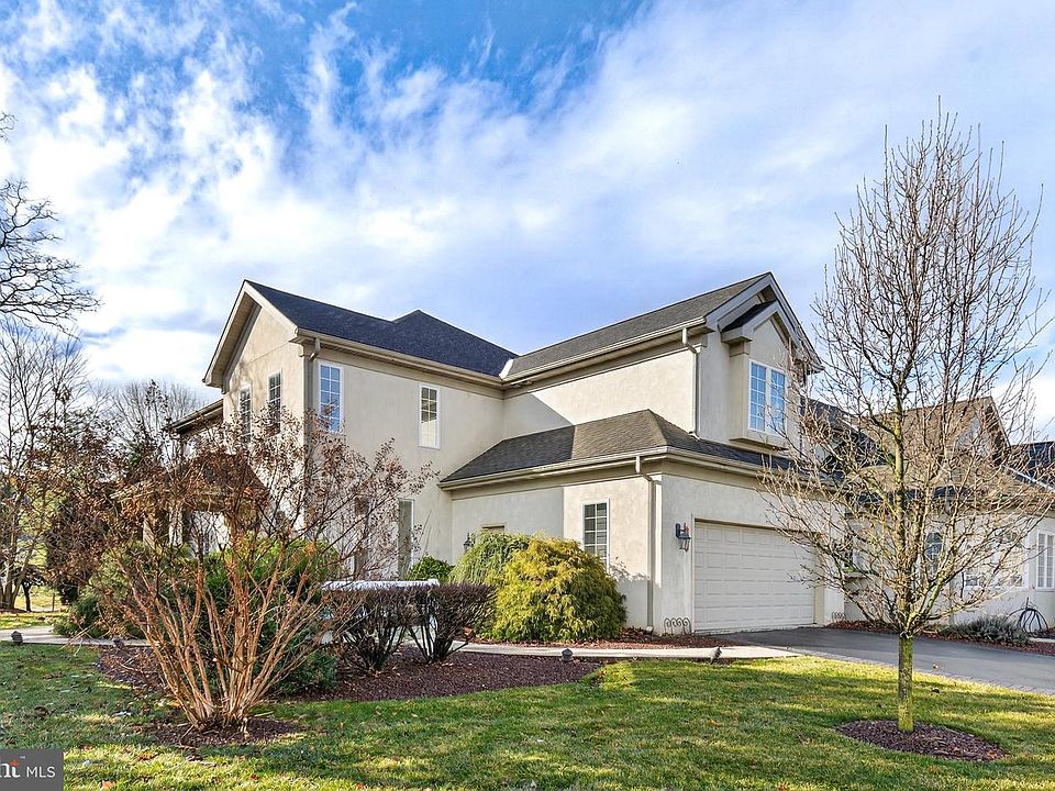 1st image of 701 Woodfield Dr