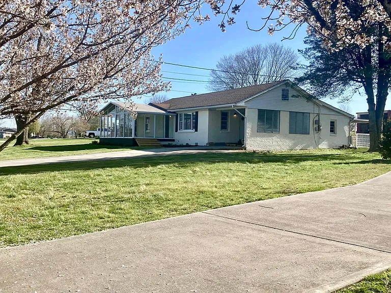 517 Lee Dr — Photo 2