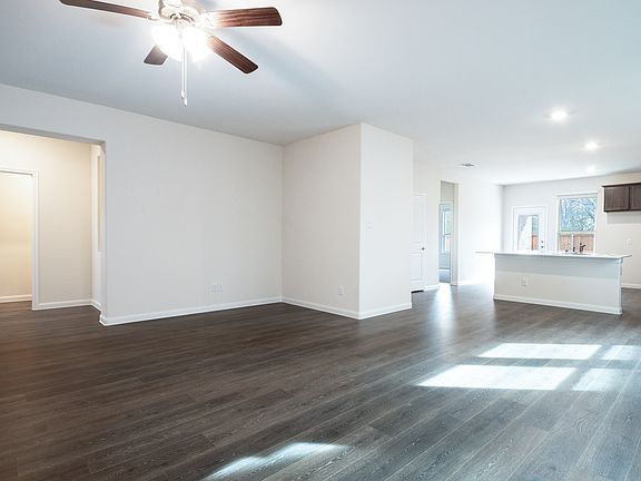 4th image of 3704 Southbend Dr