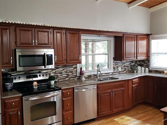 2nd image of 1530 Delta Dr