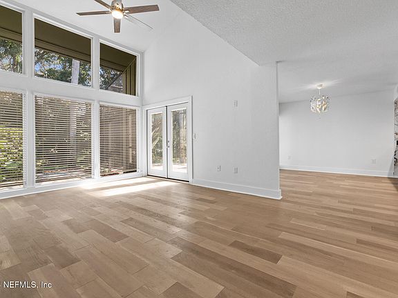 3rd image of 10055 SAWGRASS Drive E