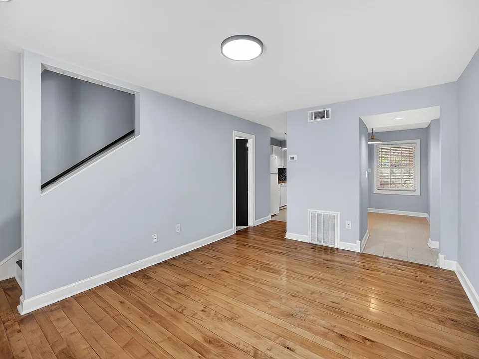 335 Crafton St