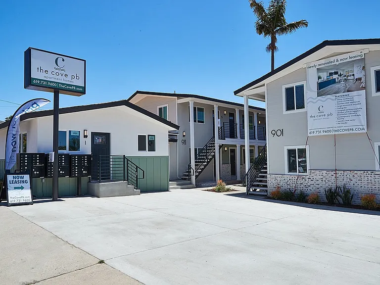 Newly Renovated Community 2 Blocks From The Beach! — Photo 26