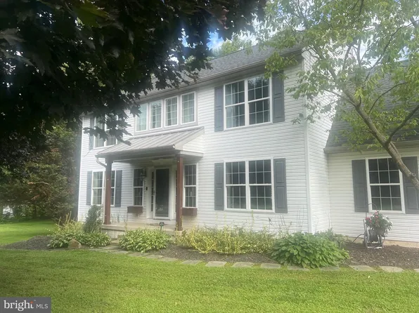 204 Country Dr, Oxford, PA 19363