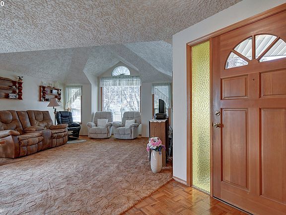 5th image of 701 NE 159th Ct