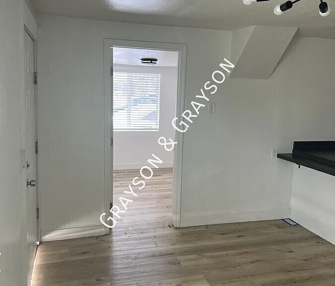1530 E Pierce St #4 — Photo 8