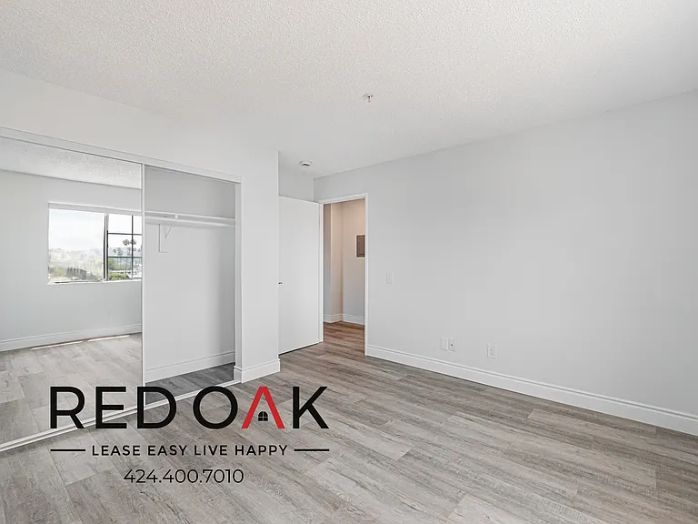 5200 Oakland St #201 — Photo 12