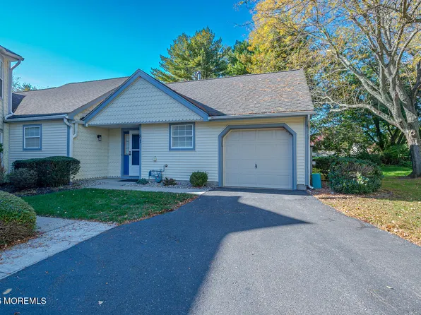 81 Poplar Pl, Freehold, NJ 07728