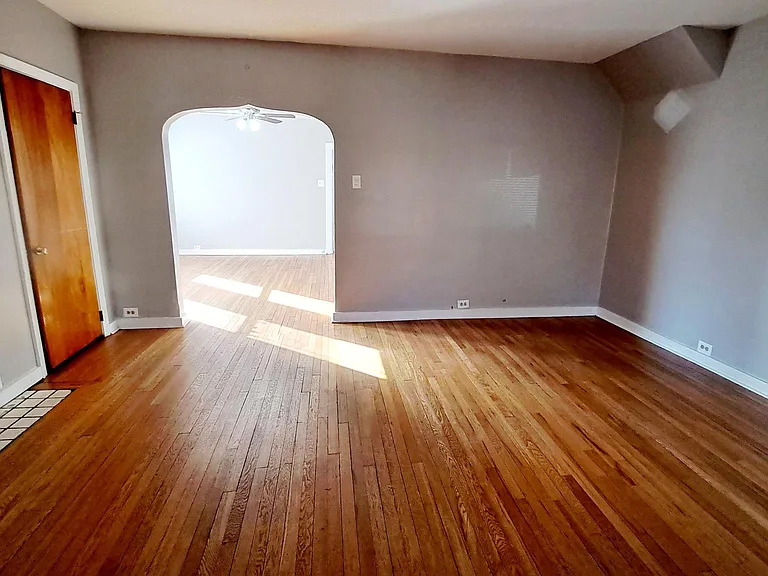 5950 Phillips Ave — Photo 2