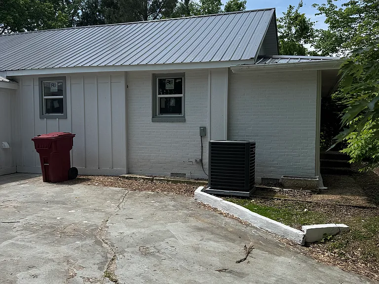 1100 E 8th Ave — Photo 17