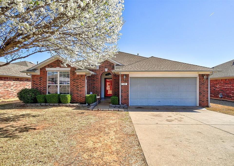 1st image of 525 Lone Oak Dr
