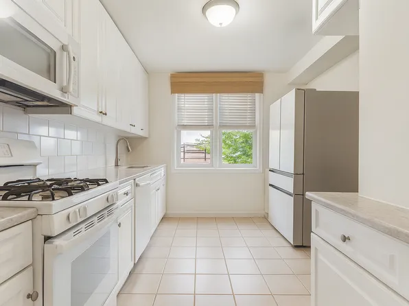 2750 Johnson Avenue image 2 of 10