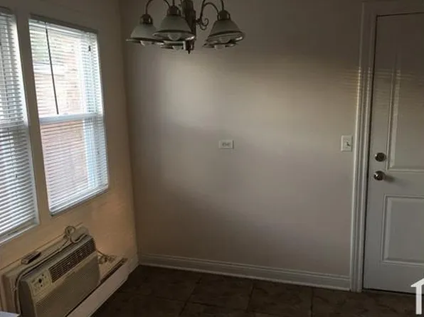 5921 W Fullerton Ave APT 8, Chicago, IL 60639
