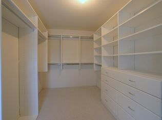 384 Bay Tree Cir, Vernon Hills, IL 60061