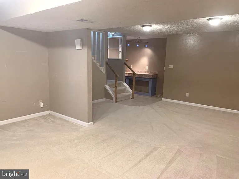 7931 Carriage Dr — Photo 34