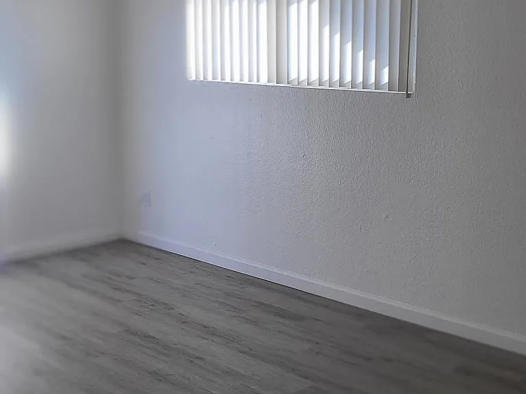 655 S Webster Ave #9 — Photo 9