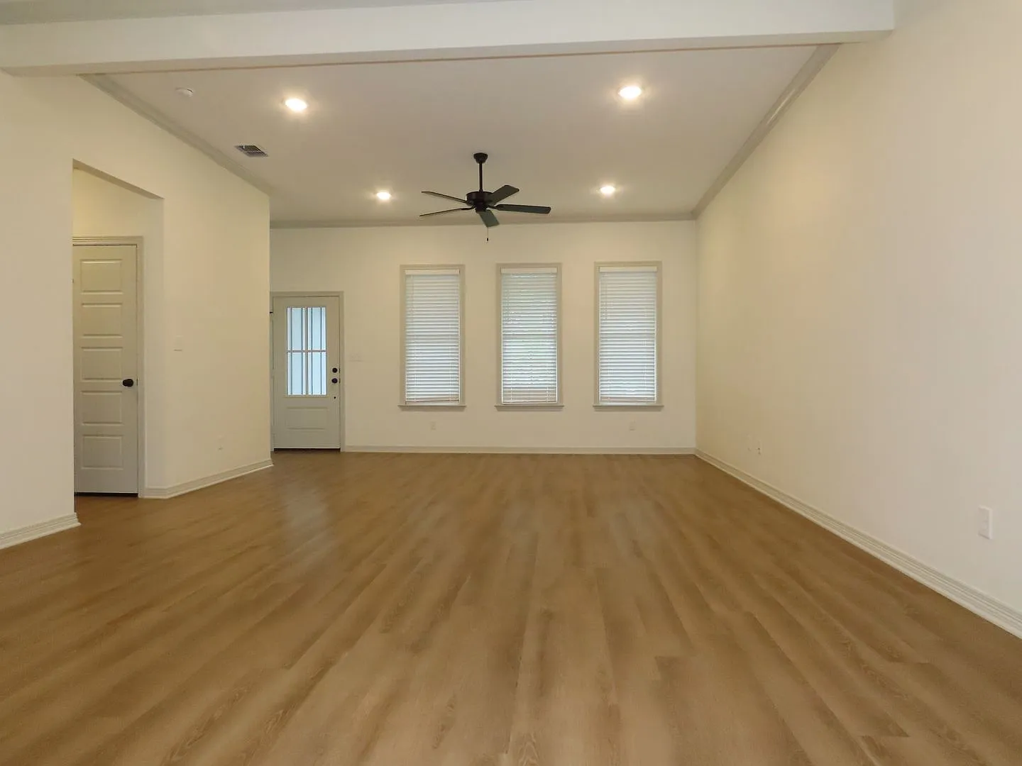Gorgeous 4 Bedroom, 2 Bath Home in Tyler! — Photo 3