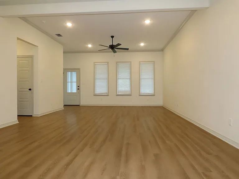 1692 Alamo Xing — Photo 3