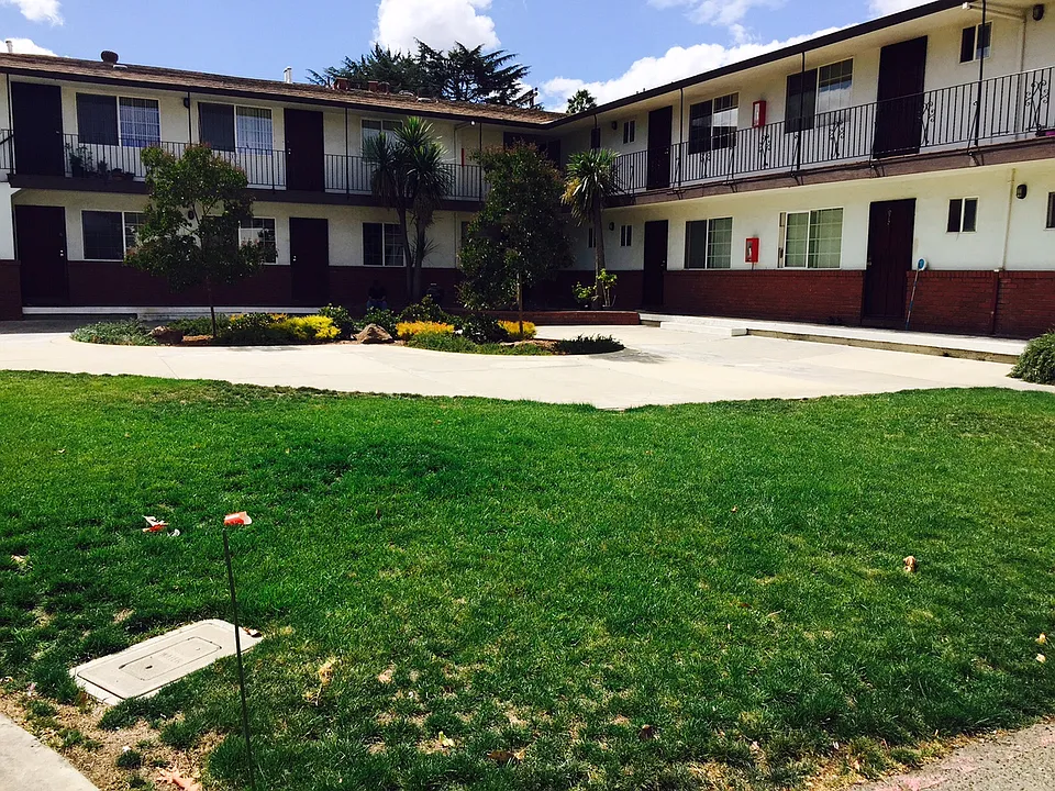 2080 Marlboro Ct #17