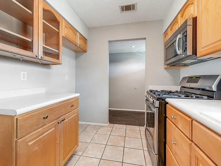 13204 Rampart St — Photo 7