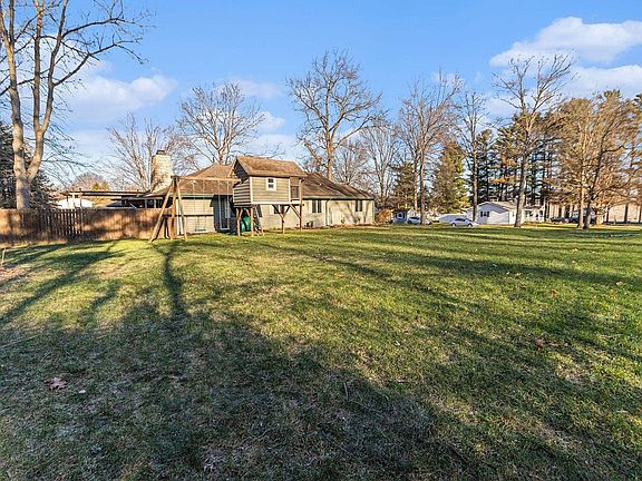 4th image of 10037 Victoria Dr