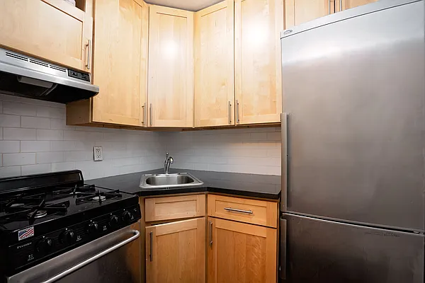 Rented by Waldstar Real Estate LLC | media 7