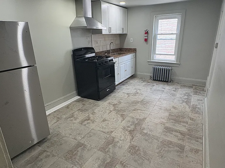 407 Hudson St #2 — Photo 4