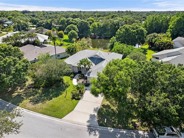 579 SE Meadow Wood Way, Stuart, FL 34997