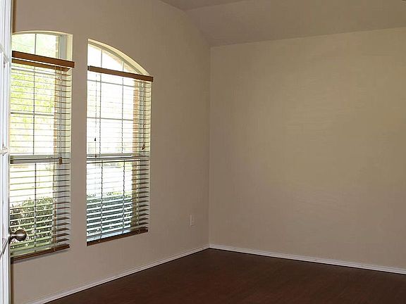 3rd image of 4700 Dogwood Dr