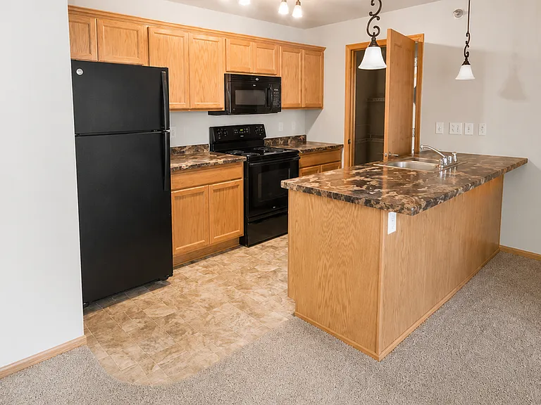 Berry Pointe Luxury Apartments — Photo 35