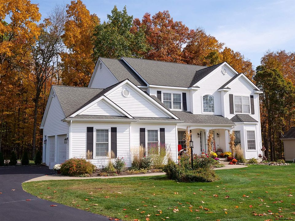 1st image of 10 Rolling Brook Dr