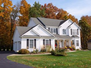 10 Rolling Brook Dr, Ballston Spa, NY 12020