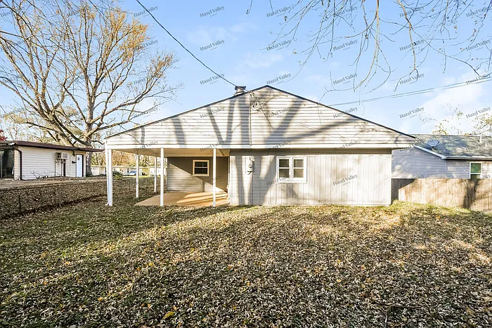 16 Saint Laurence Dr — Photo 11