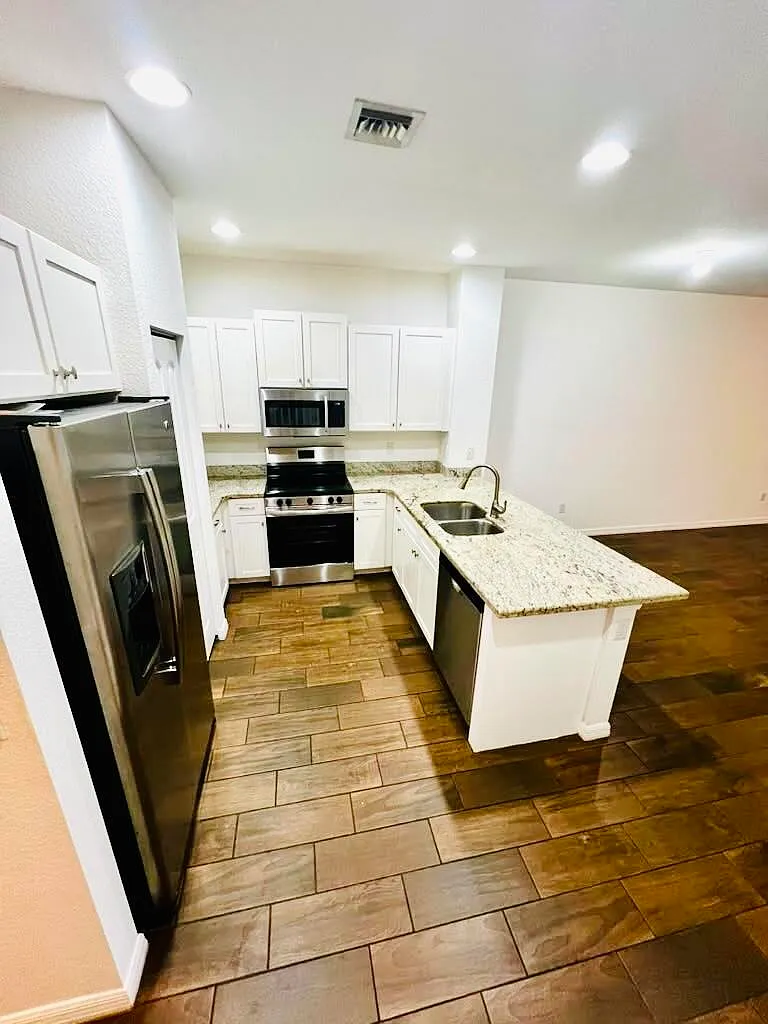 3 bed, 2.5 bath, 1578 sqft, $2,775 — Photo 2