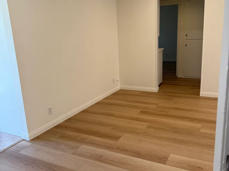 LIVING ROOM. NICE AREA TO PUT A DESK OR EXTRA SEATING