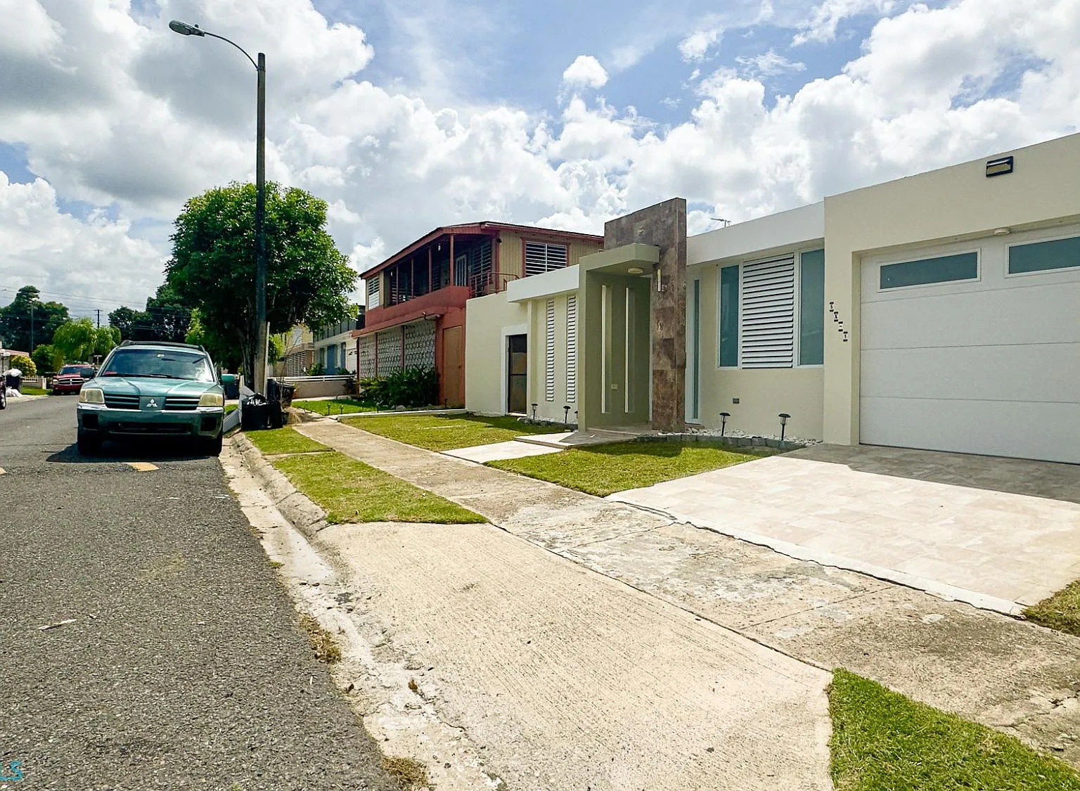 3 bed, 2.0 bath, 2089 sqft, $1,350 — Photo 2
