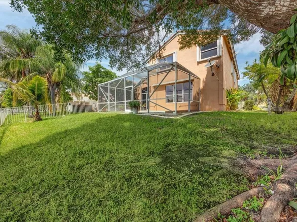 19030 SW 4th St, Pembroke Pines, FL 33029