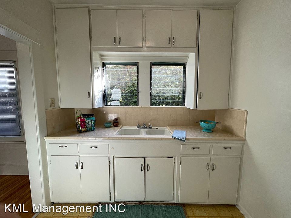 1st image of 1400 Fremont Ave #8