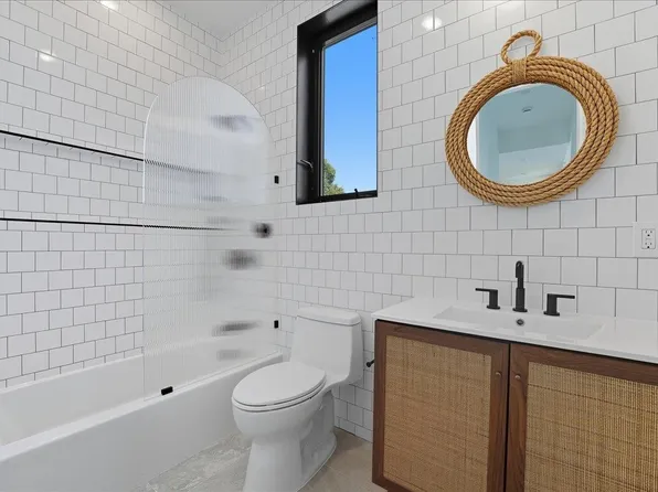 10 Prescott Street image 13 of 28