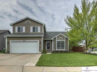 18647 L Cir, Omaha, NE 68135