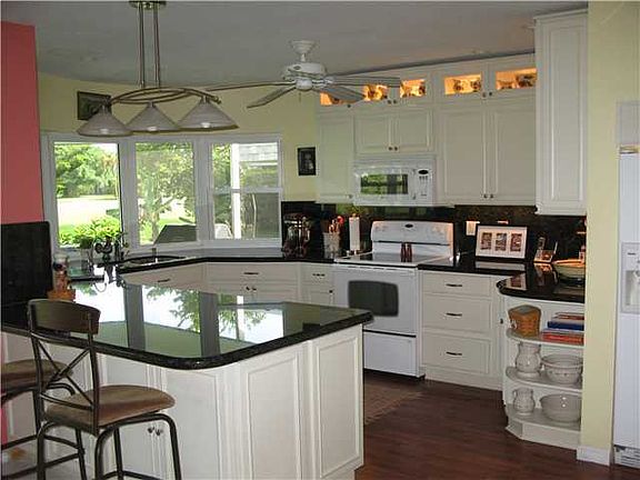 3rd image of 5401 Banyan Ln