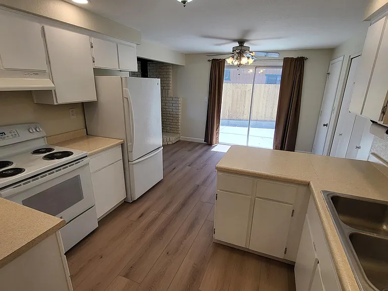 1537 Pullman Dr — Photo 1