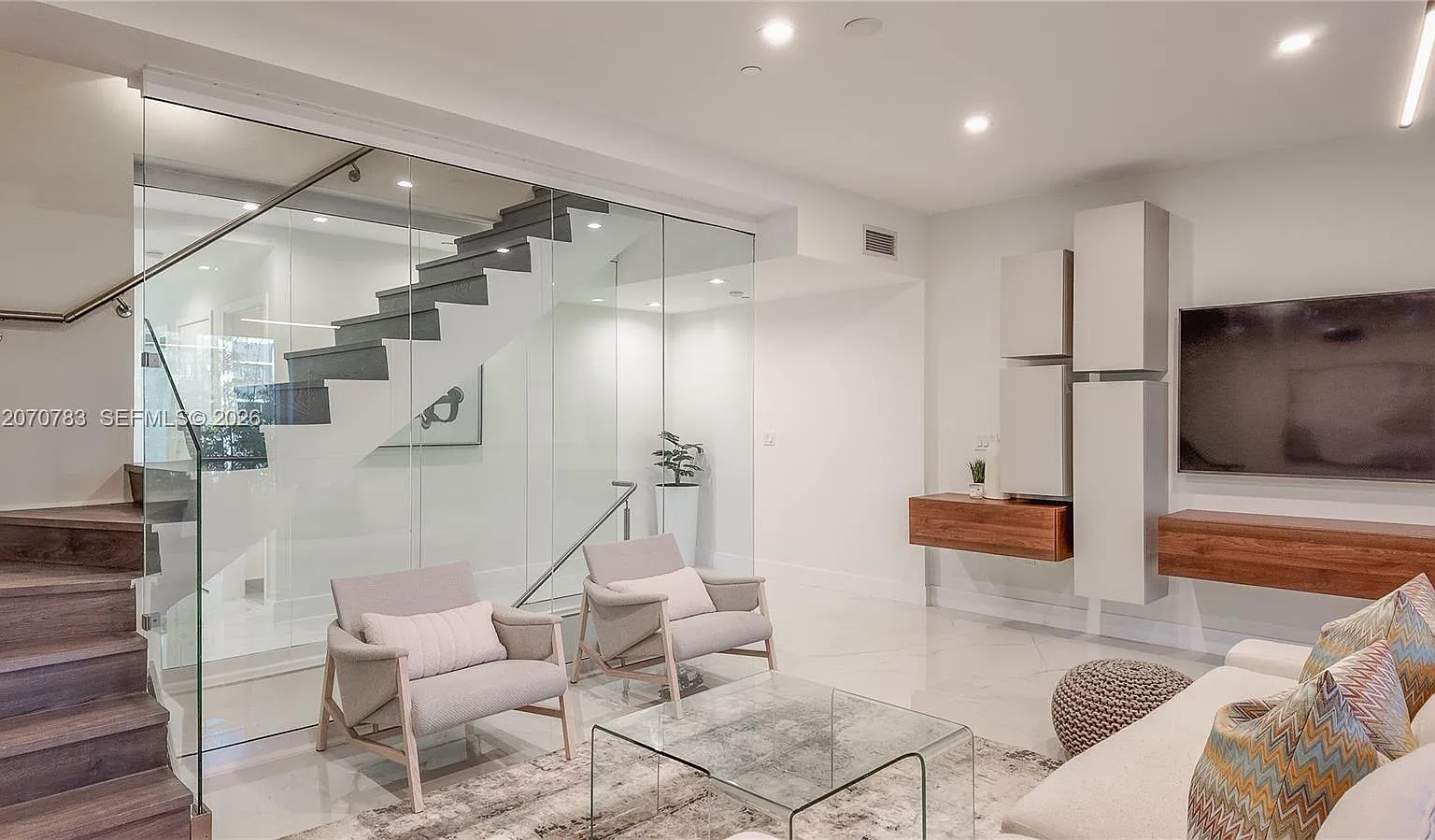One Bay Condo — Photo 3